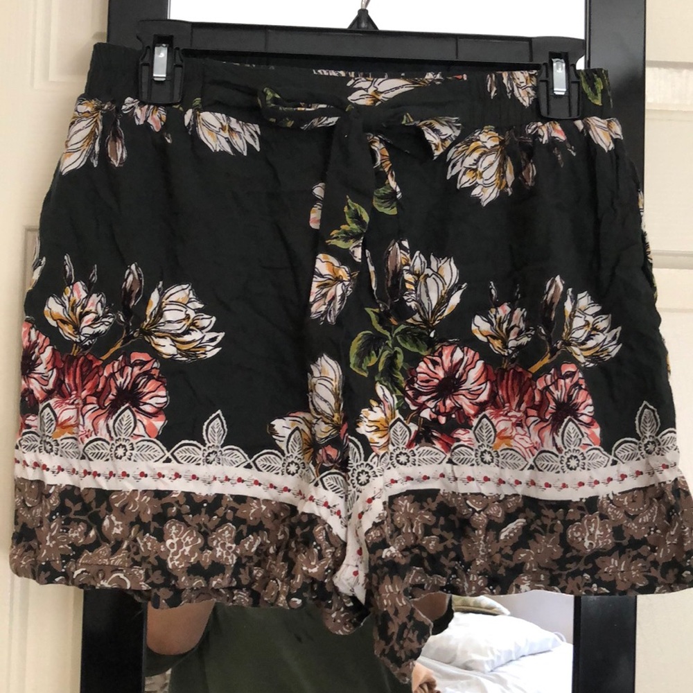 3/$10 Angie Floral Shirts SZ L